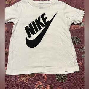 Young boys Nike tee